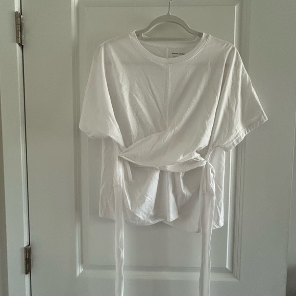 BANANA REPUBLIC • White Rap Short Sleeve T-Shirt • Small (Petite) • - Picture 6 of 6